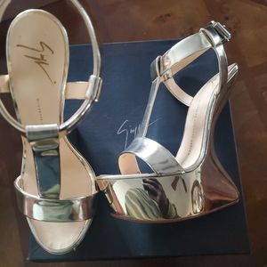 NIB GIUSEPPE ZANOTTI Gold Mirror Platform Sandal Sz 39